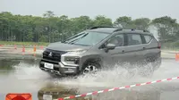 Fitur AYC membantu kestabilan saat kendaraan melewati jalan basah atau berkelok tajam (Otosia.com/Nazar Ray)