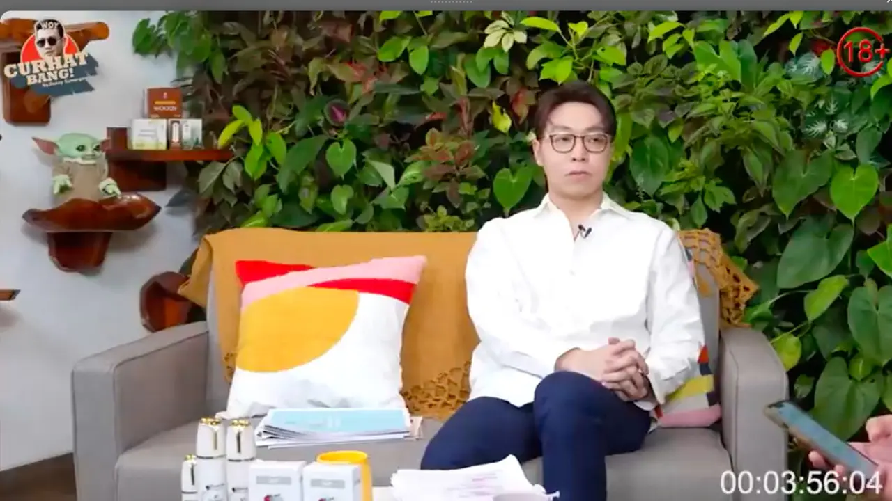 dr. Richard Lee saat tampil di podcast Curhat Bang.
