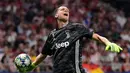 Wojciech Szczesny - Pemain senior ini mendapat bayaran 211 ribu pounds per pekan di Juventus usai meneken kontrak baru pada 2020 lalu. Meski sering mendapat kritik dari fans Bianconeri. Namun, dia tetap mendapat kepercayaan penuh di bawah mistar gawang Si Nyonya Tua. (Foto: AFP/Javier Soriano)