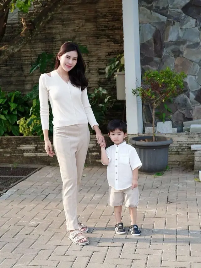 Potret Keseruan Syahnaz Sadiqah Bareng Si Kembar