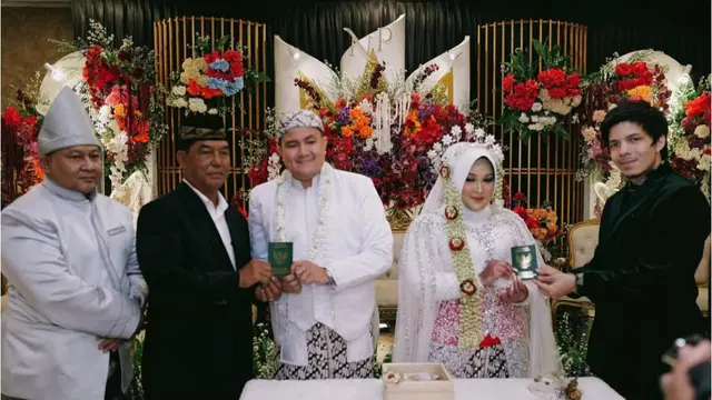Potret Atta Halilintar jadi Pernikahan Timnya (credit: https://www.instagram.com/attahalilintar/).
