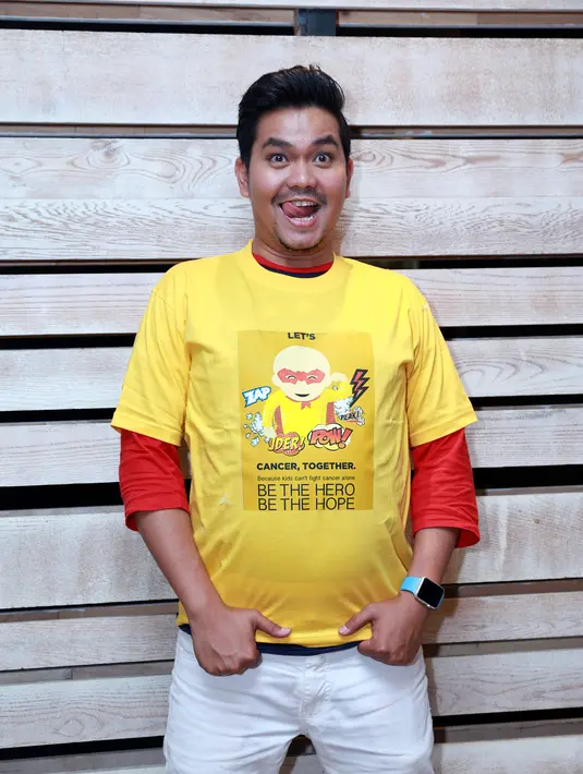 Indra Bekti menjadi bagian dalam sebuah program amal ‘Shave For Hope 2015’ yang dihelat untuk memberikan donasi kepada anak-anak penderita kanker. (Wimbarsana/Bintang.com)