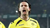 Kegembiraan bek Dortmund Neven Subotic setelah mencetak gol ke gawang Borussia Moenchengladbach, 27 November 2010. AFP PHOTO / FRISO GENTSCH