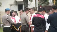 Delapan polisi memperoleh penghargaan atas prestasinya mengungkap tiga kasus perampokan di tiga mini market berbeda. (Foto: Liputan6.com/Polres Pemalang/Muhamad Ridlo)