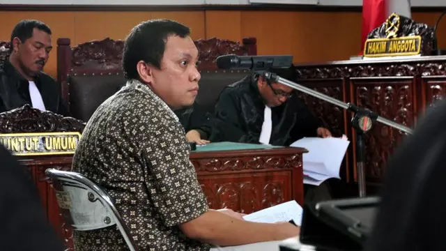 News Flash: Gayus Keluar Lapas Hadiri Sidang Cerai