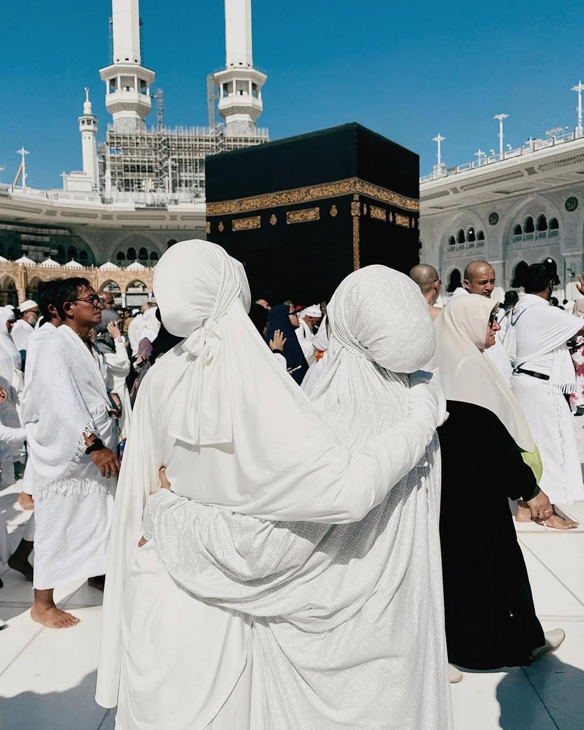 Potret Alyssa Daguise Laksanakan Umrah Untuk Sang Nenek, Bersyukur Doanya Dikabulkan