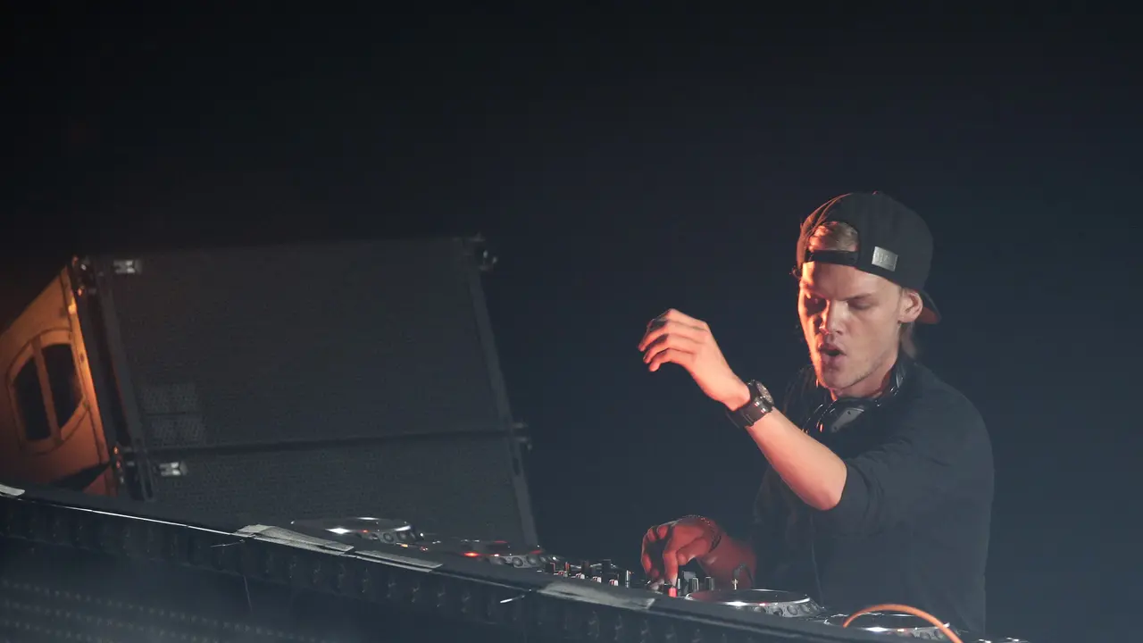 [Bintang] Penjualan Lagu Avicii Meningkat Pasca Meninggal Dunia