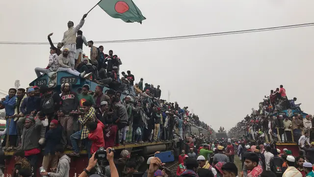 Lautan Manusia di Kereta Bangladesh
