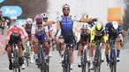 Pebalap Quickstep-Alpha Vinyl, Mark Cavendish berhasil memecahkan rekor baru di ajang balap sepeda klasik tertua Miano-Torino pada Rabu (16/03/2022). (La Presse via AP/Gian Mattia D'Alberto)