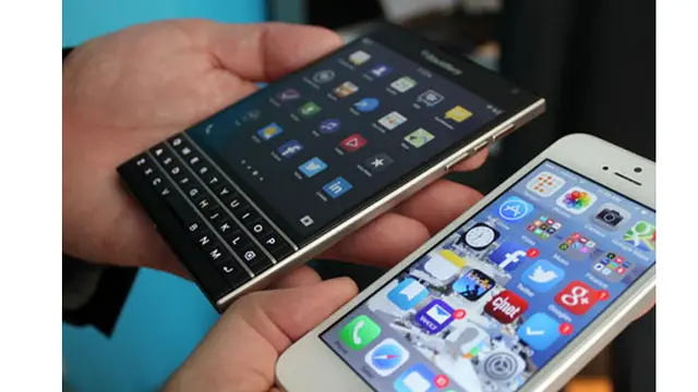 BlackBerry Passport (cnet.com)