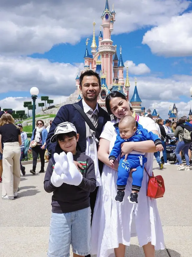 Tampilan Rafatar dan Rayyanza di Paris bersama Nagita dan Raffi Ahmad