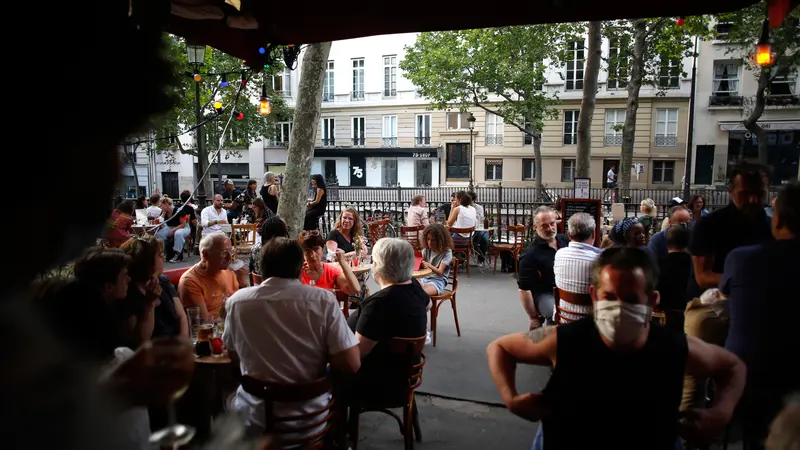 Kafe dan Restoran di Paris Kembali Ramai Pengunjung