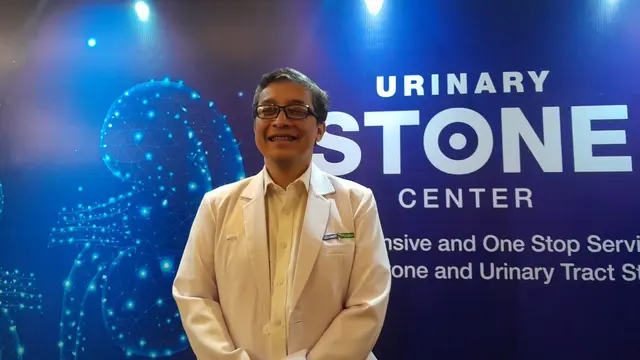 Dokter spesialis urologi konsultan, Profesor Ponco Birowo dari RS Siloam ASRI Jakarta mengungkapkan bahwa saat bangun memang harus banyak minum air putih di bulan Ramadhan.