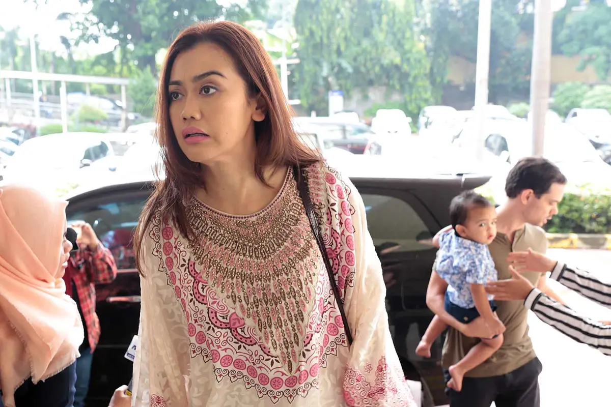 [Bintang] Nia Anggia, Adik Julia Perez