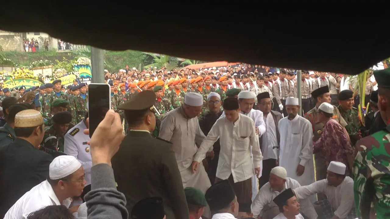 pemakaman hasyim muzadi