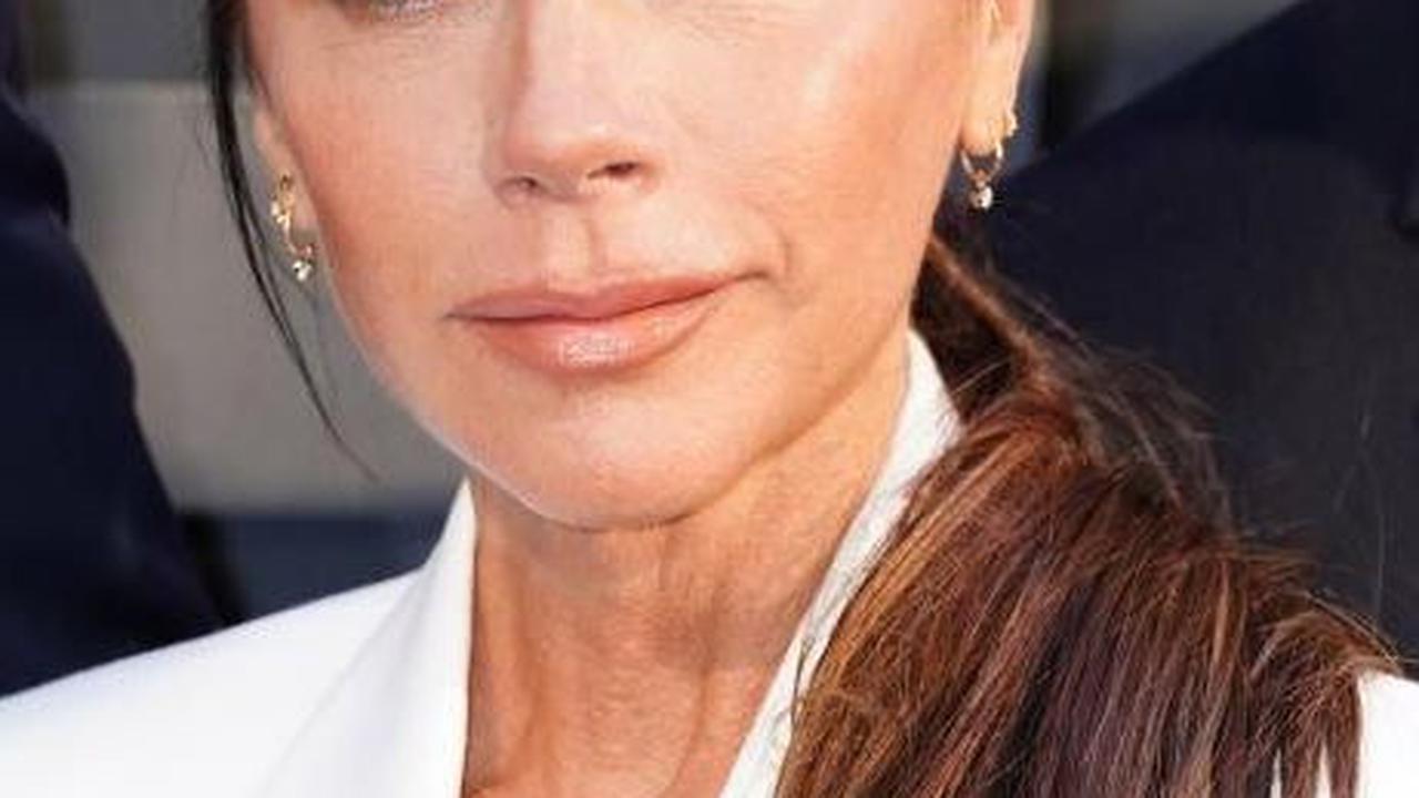 Dalam sebuah wawancara, Victoria Beckham mengungkapkan bahwa dia tumbuh dalam keluarga "kelas pekerja."&nbsp;