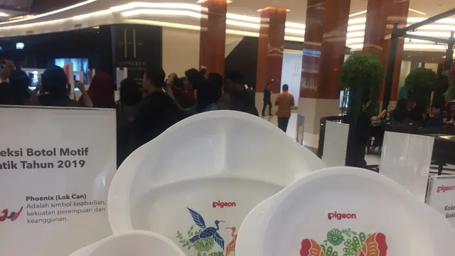 Alat makan motif batik