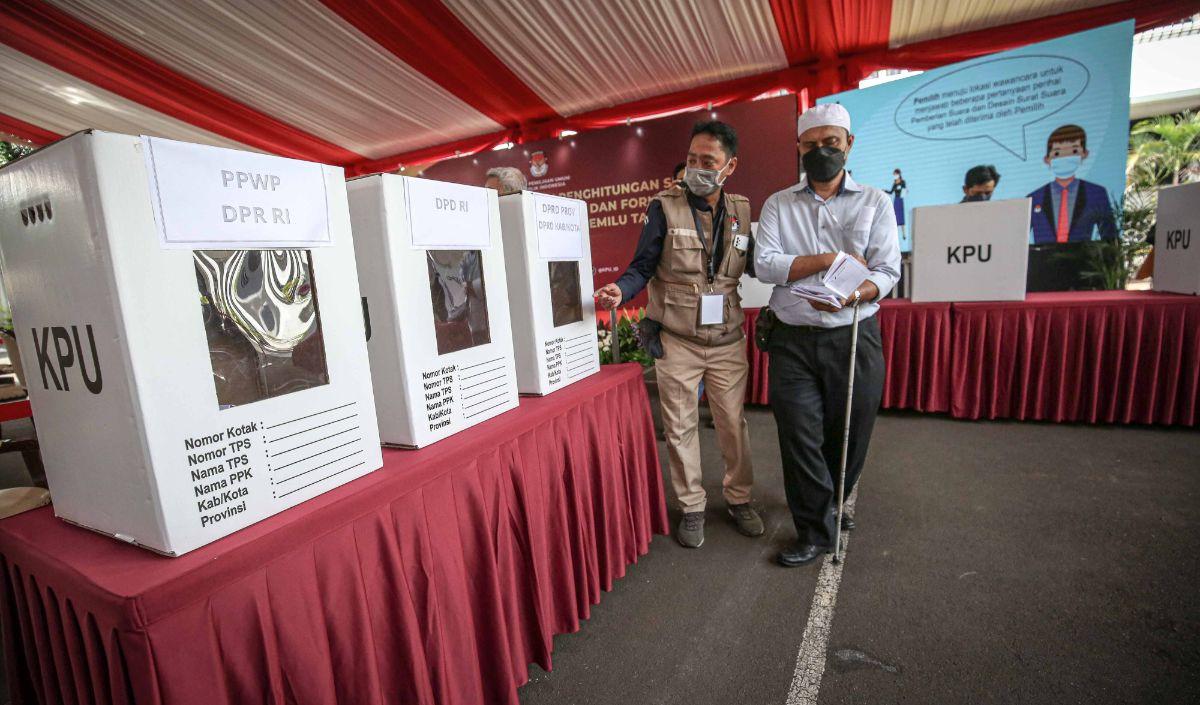 Agus mengkhawatirkan dampak sebagaimana pernah ditegaskan Jeffry A Winters, yakni timbulnya rasa apatis disebagian besar kalangan masyarakat terhadap proses demokrasi dan politik itu sendiri.<br>