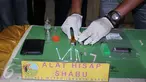 Barang bukti alat hisap sabu, 0,7 gram sabu, korek api, dompet saat gelar barang bukti penangkapan pedangdut Ridho Rhoma di Mapolres Jakarta Barat, Sabtu (25/03). Penangkapan dilakukan oleh Sat Narkoba Polres Jakarta Barat. (Liputan6.com/Herman Zakharia)