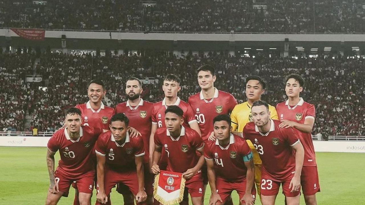Nama Asnawi jadi trending di Twitter usai tampil apik saat memperkuat Indonesia pada FIFA Matchday melawan Argentina, Senin (19/6).
Kapten skuad Garuda itu tampil ngotot hingga membuat winger Argentina, Garnacho tak bisa berbuat banyak.