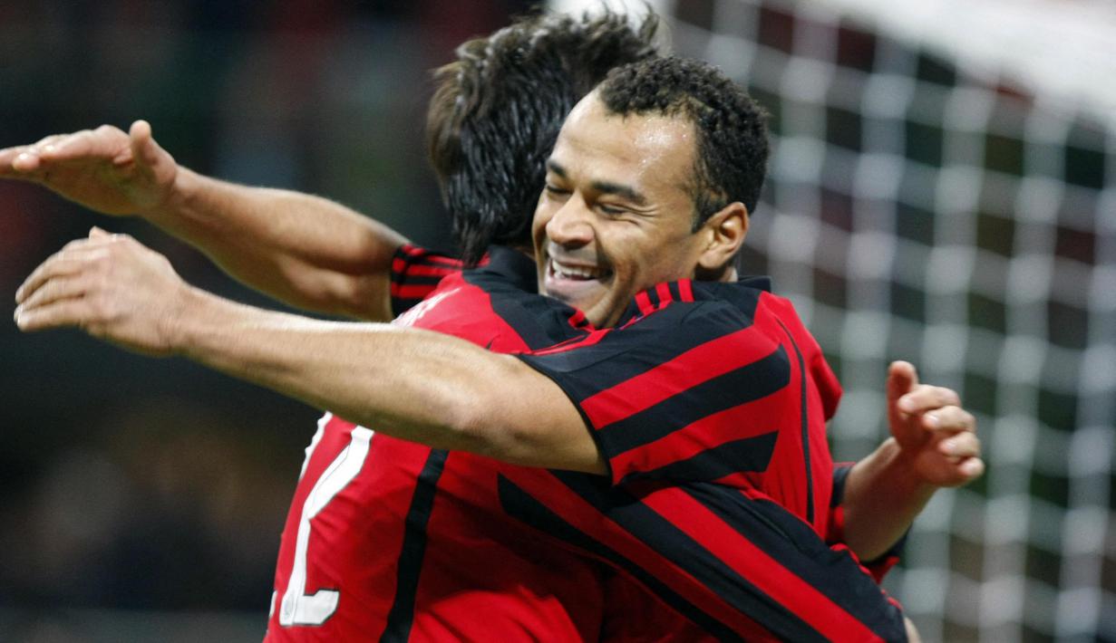 Hal yang membuat ketegangan jarang terjadi jika bermain bersama Cafu. Selama berkarier di lapangan hijau, Cafu sukses meraih gelar tertinggi di sepak bola baik bersama klub yaitu AC Milan di Liga Champions maupun bersama timnas Brasil di Piala Dunia. (AFP/Damien Meyer)