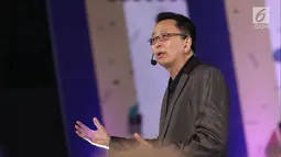 Motivator Tung Desem Waringin memotivasi peserta Emtek Goes To Campus (EGTC) 2018 di Universitas Gadjah Mada (UGM), Yogyakarta, Kamis (18/10). Tung Desem memotivasi peserta EGTC dengan pengalaman-pengalaman hidupnya. (Liputan6.com/Herman Zakharia)