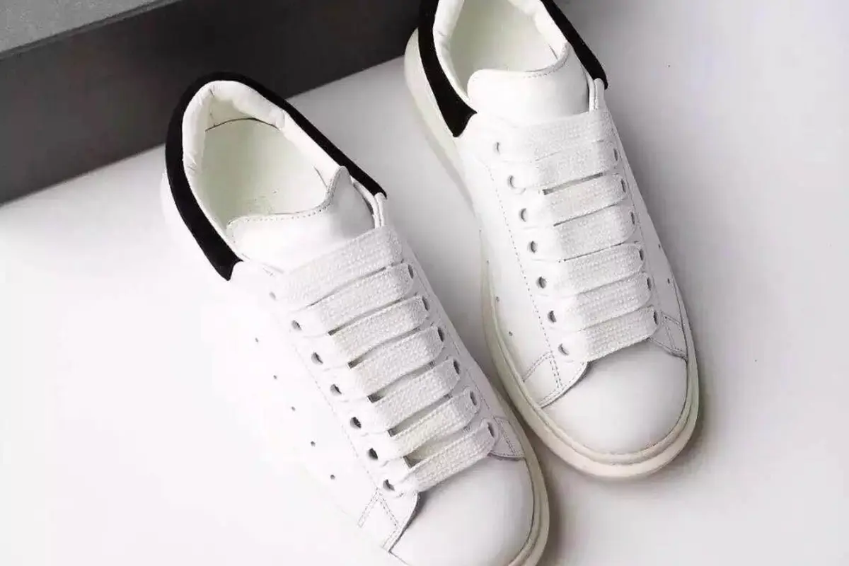 [Bintang] Bikin Gaya Makin Kece dengan Sepatu Putih 