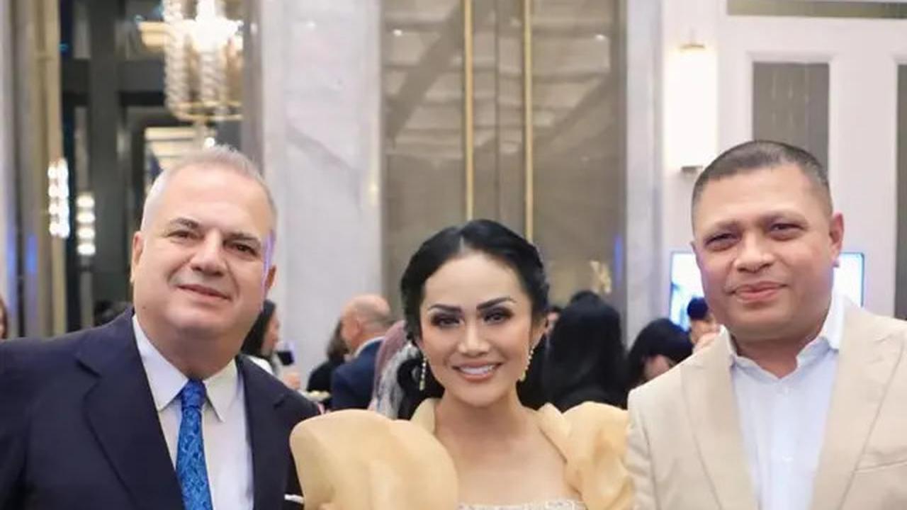 Model Rambut Kris Dayanti saat Menemani Sang Suami pada Acara Formal