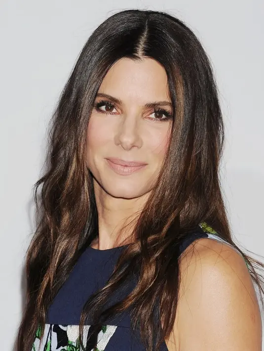 Sandra Bullock meneriaki fans nya yang menggunakan kursi roda saat meminta tanda tangan. (The Daily Beast)
