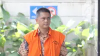 Direktur Utama PT Sarana Bangun Nusantara (SBN) Hasmun Hamzah saat tiba di gedung KPK untuk menjalani pemeriksaan, Jakarta, Jumat (27/4). (Liputan6.com/Herman Zakharia)