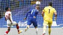 Pemain Chelsea Timo Werner (tengah) mencetak gol ke gawang Southampton pada pertandingan Liga Premier Inggris di Stamford Bridge, London, Inggris, Sabtu (17/10/2020). Pertandingan berakhir dengan skor 3-3. (Matthew Childs/Pool via AP)