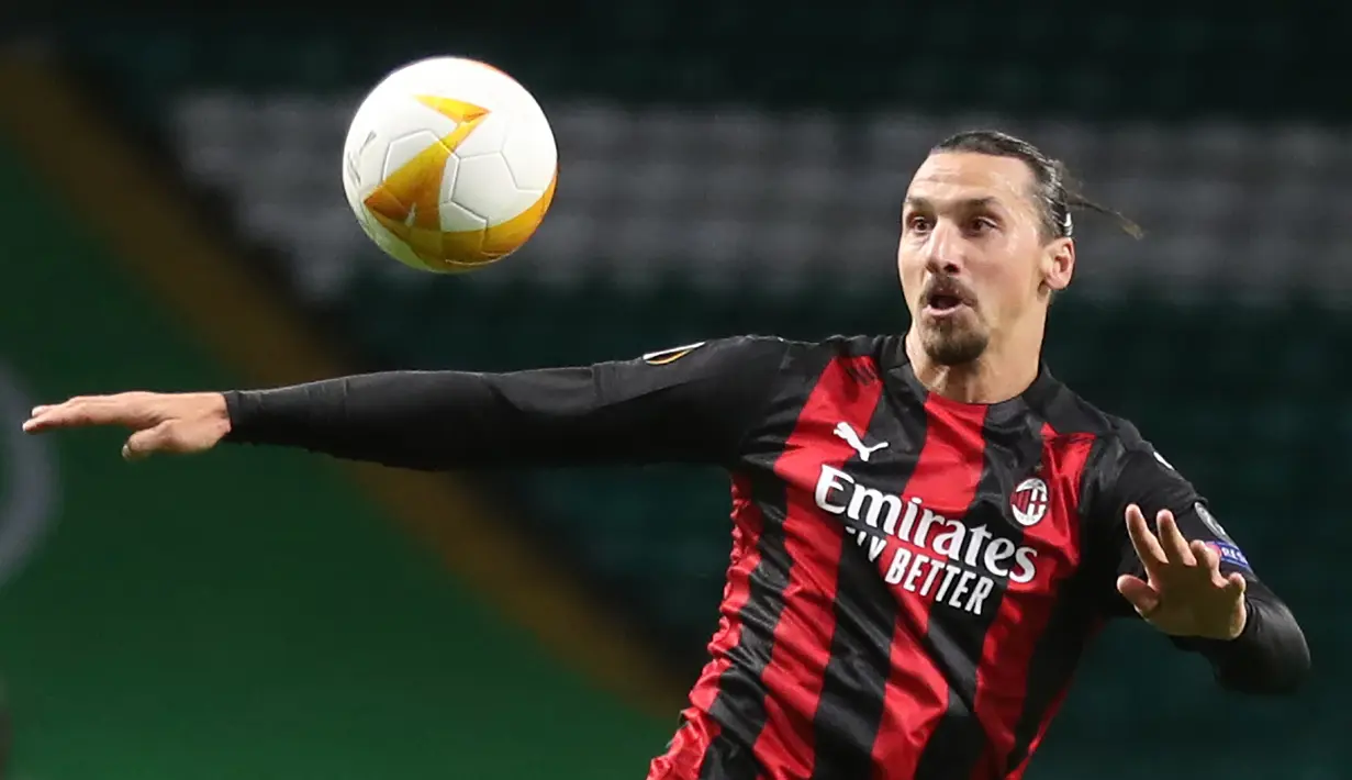 1. Zlatan Ibrahimovic - Pemain berusia 39 tahun ini mampu memberikan penampilan melebihi ekspektasi. Ibrahimovic tampil produktif mencetak tujuh gol dari empat pertandingan dan memuncaki daftar pencetak gol terbanyak sementara Serie A musim ini. (AFP/Russel Cheyne/pool)
