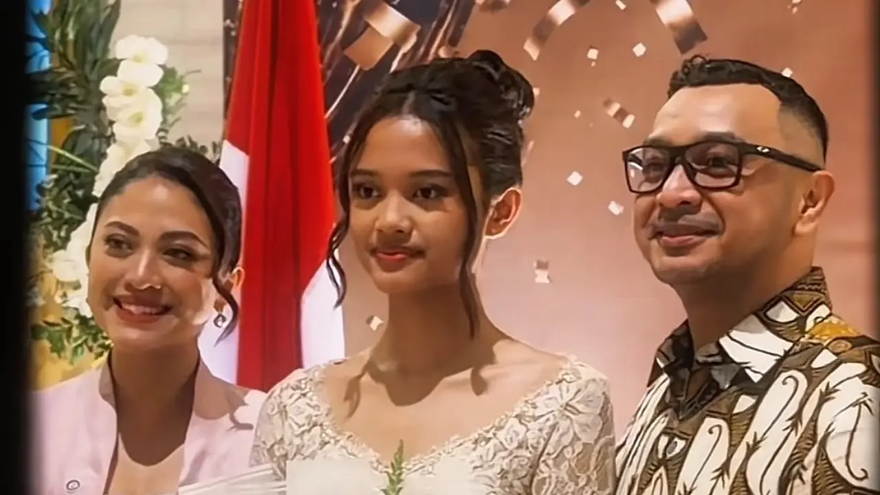 Aisha Amira Ganesha Putri Giring Ganesha dan Cynthia Riza  di Momen Kelulusan. [@giring]