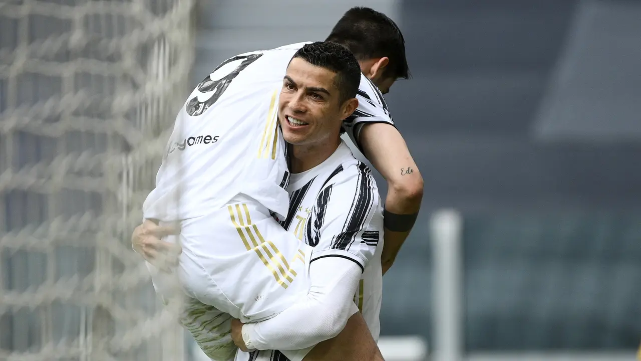 FOTO: Diwarnai Aksi Cristiano Ronaldo Lempar Jersey usai Laga, Juventus Menang 3-1 atas Genoa - Cristiano Ronaldo; Alvaro Morata