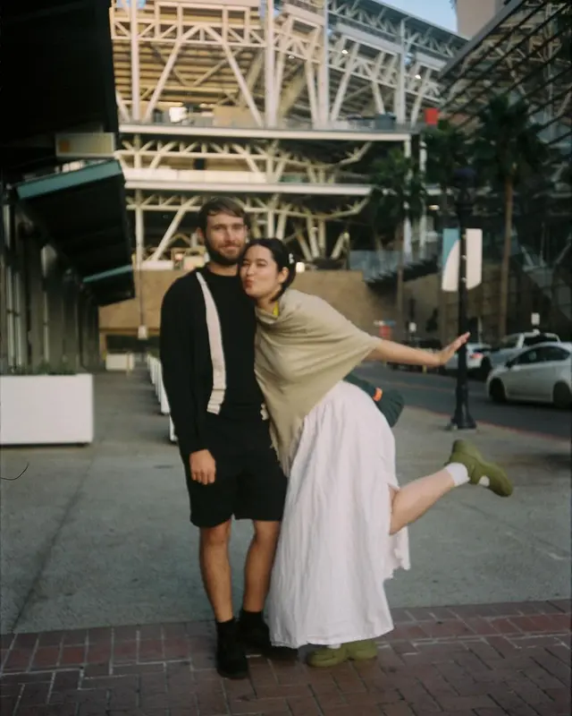 Unggahan terbarunya disebut jadi tanda pernikahan, ini 6 momen mesra Stephanie Poetri dan Asher Novkov