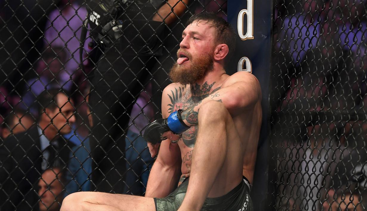 Bukan tanpa sebab, McGregor kalah pada laga tersebut dan berakhir ricuh. Kubu McGregor diduga melakukan provokasi kepada Khabib dan timnya. (AFP/Harry How)
