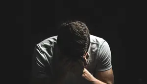 10 Ciri Cowok Bingung yang Bikin Overthinking, Terlihat Perhatian tapi Tak Ada Kepastian