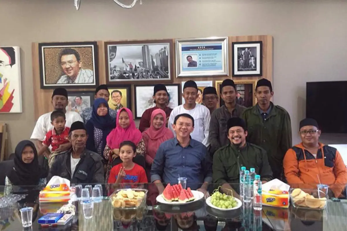 Pewaris Mbah Priok Habib Sting dan keluarganya menyambangi kediaman Basuki Tjahaja Purnama alias Ahok di kawasan Pantai Mutiara, Jakarta Utara 