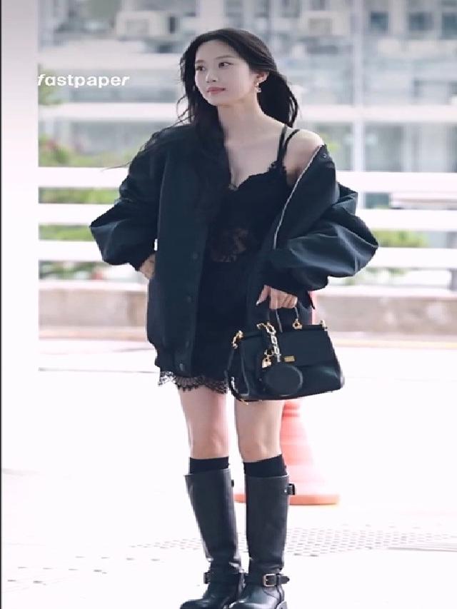 Terbang ke Jakarta, Moon Ga Young Bikin Sensasi dengan Pakai Lingerie di Bandara Incheon