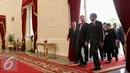 Presiden Joko Widodo bersama Presiden Finlandia Sauli Niinisto memasuki Istana Merdeka, Jakarta, Selasa (3/11). Pertemuan tersebut akan membahas tata kelola lahan gambut untuk mengantisipasi bencana kebakaran hutan. (Liputan6.com/Faizal Fanani)