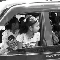 Bertemu banyak orang asing terkadang membuat satu sama lain menjadi canggung.