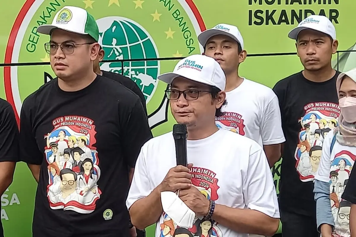 Tommy Kurniawan bersama dengan Sekjen PKB Hasanuddin Wahid melepas Touring Garda Kebangsaan