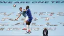 Bek Chelsea, Antonio Rudiger berebut bola udara dengan striker Manchester City, Ferran Torres pada pertandingan Liga Inggris di Stadion Etihad, Sabtu (8/5/2021). Bagi Chelsea, hasil positif ini mengangkat anak buah Thomas Tuchel ke posisi ketiga, menggusur Leicester City. (Martin Rickett/Pool via AP