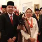 Menteri Sosial Republik Indonesia, Tri Rismaharini, menerima Tanda Kehormatan Bintang Mahaputera Utama dari Presiden Joko Widodo dalam sebuah upacara di Istana Negara, Rabu (14/8/2024). (Foto: Istimewa)