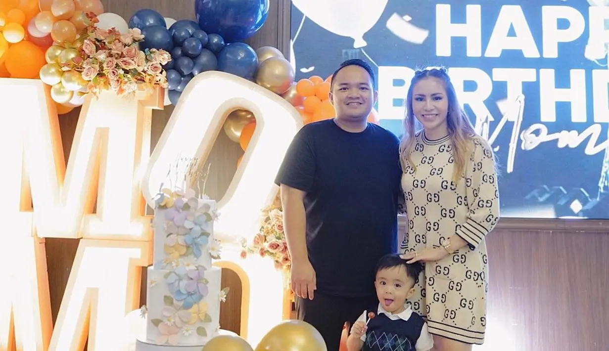 Meski sederhana, outfit yang dikenakan Momo Geisha turut menjadi sorotan. [@therealmomogeisha]