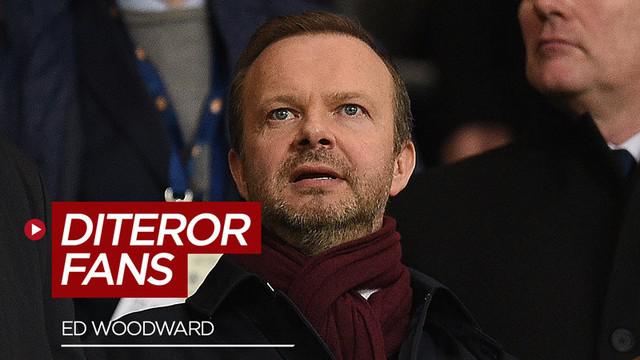 Berita Video rumah CEO Manchester United , Ed Woodward diserang oleh fans Manchester United
Selasa,(28/1/2020) malam.