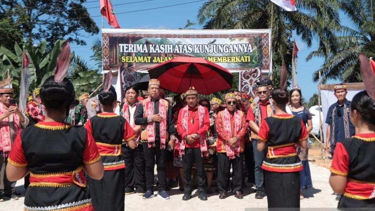 Wagub Kalbar Ajak Generasi Muda Pertahankan Identitas dan Pelestarian Budaya Dayak Melalui Rumah Adat