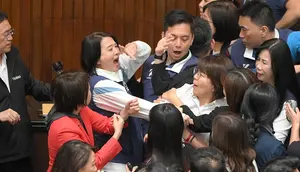 Anggota parlemen Taiwan adu jotos. (AFP)