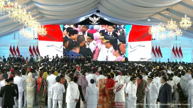 Momen Presiden Prabowo Subianto menyalami para kepala daerah usai pelantikan serentak di Istana Kepresidenan Jakarta, Kamis (20/2/2025).