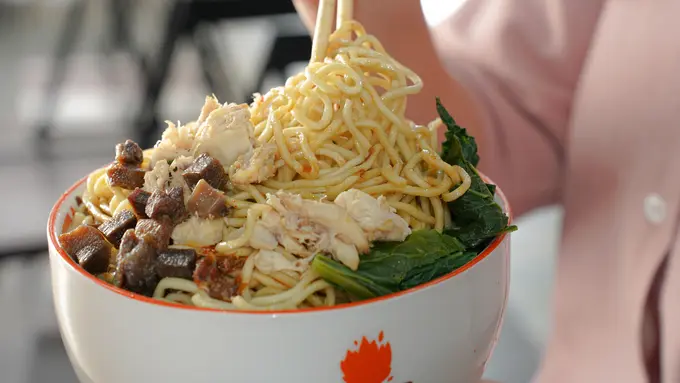 Mie Ayam Lokal dengan Beragam Sensasi Pedas dari Aneka Sambal Nusantara, Berani Coba?